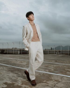 Chen-Kang Tang Instagram - 誠實的面對自己 
簡單的面對世界

@boss 
#ThisIsBOSS