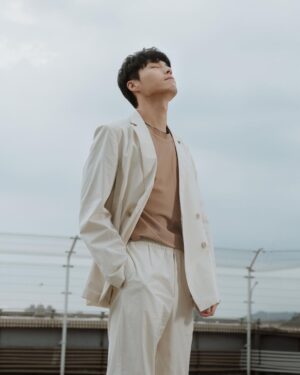 Chen-Kang Tang Instagram - 誠實的面對自己 
簡單的面對世界

@boss 
#ThisIsBOSS