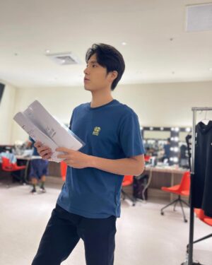 Chen-Kang Tang Instagram - 再次有機會踏上這個舞台
心中充滿感謝
@story_works ❤️
所有的對手演員們❤️
所有的舞台人員和小將們❤️

所有來看戲支持的觀眾、朋友
對你們只有說不完的LoVe🥰
台北場 演出結束🥳🍾️

台中場 下個月見🤤