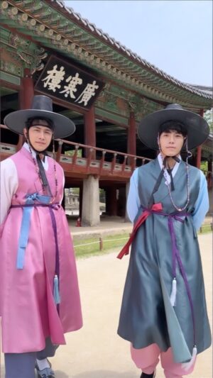 Chen-Kang Tang Instagram - .
🇰🇷🇰🇷🇰🇷
Kimchi好吃到讓我們跳起來
❤️👍

#reels #dance #korea