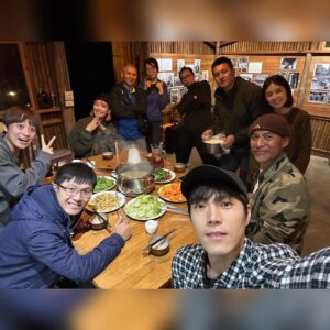 Chen-Kang Tang Instagram - 我愛的、在乎的每一位
都情人節快樂 每天都快樂
身體是健康的 心情是愉悅的
靈魂是滿足的 能量是充沛的
❤️

送上我的情人們😆
和在山上拍到的星空
很幸運拍到完整的北斗七星🤩