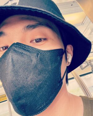Chen-Kang Tang Instagram - 我期許自己要活得更真實也更誠實，要更接受甚至喜歡自己身上起伏的每個部分，才能更喜歡這個世界
我希望自己懂得處理、欣賞各種欲求，各種人性的醜陋與美妙，找到和它相處的最好方式