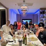 Chermarn Boonyasak Instagram - 29 ธันวาคม วันศุกร์สุดท้ายของปี 2023 Dinner ที่บ้านส่งท้ายปีใหม่ มีซานต้าใจดี Surprise คุณมัม น่ารักที่สุดดด 🎅🏻🫶🏼🎁🍾🦭🦭🫶🏼💋