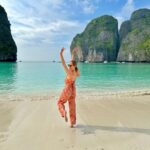 Chermarn Boonyasak Instagram - อ้วนแล้วก็วิ่งเก่ง 🐒 #ปีหน้าจะผอมล้าววว อ่าวมาหยา Maya Bay, Krabi