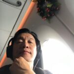 Chin Han Instagram - It’s a mistletoe, I think I’m supposed to do something #loveisintheair #holidayspirit