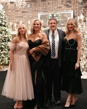 Chloe Lukasiak Instagram - Next years Christmas card 🤍