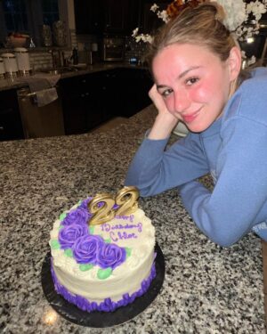 Chloe Lukasiak Instagram - Thank you so much for all of the birthday wishes last week ✨ I’m so grateful for my friends, family, and all of you (and thank you for 8M!) 🤍