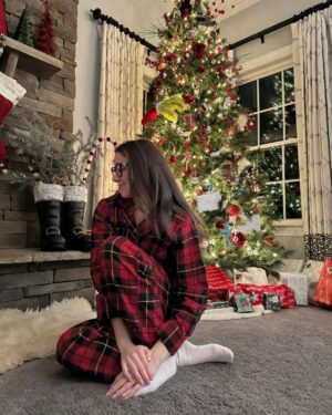 Chloe Lukasiak Instagram - Merry Christmas 🤍
