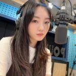 Cho Yi-hyun Instagram - 영스트리트 라디오 디제이 첫날 끝💓 내일도 8시에 보는 라디오에서 만나요!
