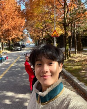 Choi Woo-shik Instagram - 🍂촬영하다 단풍구경 🍁