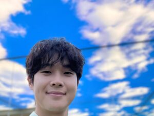 Choi Woo-shik Instagram - 아프리카의 작은 섬, 인도양의 진주라 불리는 모리셔스에서 시작된 '티 엘릭시어 세럼'이 내일(8/26) 공식 런칭 합니다 :) 많은 관심 부탁드려요 💚💚💚

#광고
#프레쉬모리셔스티세럼#스킨리질리언스세럼#프레쉬팝업@freshbeautykorea