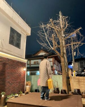 Choi Woo-shik Instagram - 저녁 10시를 외치고 있었을때

#그해우리는
