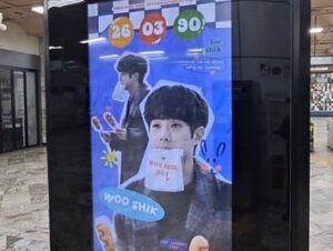 Choi Woo-shik Instagram - 여러분 항상 감사드립니다.
이렇게 요 몇일간 여러분 덕분에
너무나 행복한 나날들을 보내고있습니다. 
항상 건강하시고 행복하세요! 
🙇🏻‍♂️메세지북을 다음에 
함께 읽어보는 자리를 만들어볼께요!!!