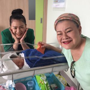 Chomchai Chatvilai Instagram - ลูกชายเกลือ กิตติ เชี่ยววงค์กุล น่าเอ็นดูที่สุด เห็นแล้วอยากมีลูกอีก แต่มดลูก ฝ่อหมดแล้ว