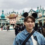Chris Chiu Instagram - 上次來迪士尼是10年前OMG 不管幾歲來這就會變小孩😁🧡 #迪士尼