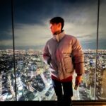 Chris Chiu Instagram - 這涉谷SHIBUYA SKY 的景 真的是絕了！ 聽說下午五點來是最棒的 但整個大爆滿 這是必來的吧 #shibuyasky #我可以坐在日本街頭發呆很久