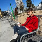 Chris Chiu Instagram - 日本真的是很好拍 冷了喝杯熱拿鐵到處晃晃足矣 #準備聖誕了