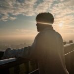 Chris Chiu Instagram - 2023年的最後兩天 睡到飽 起床吃了個早餐 到處走走 突然覺得今年過的好快 這一年 自我調整很多 有過徬惶 無助 但在最需要幫助的時候就是會出現幫助我的人 真心充滿感謝！ 願今年發生的一切不開心事都可以遠走 開心的事可以延續下去 2024年對我來說 是很重要很關鍵的一年 我會好好把握 讓大家看到更不一樣的自己 明年見🩶🫶🏼