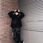Chris Chiu Instagram - 冷到不行！還是要穿好看點 拍些照！ 這才是聖誕的節奏吧！？