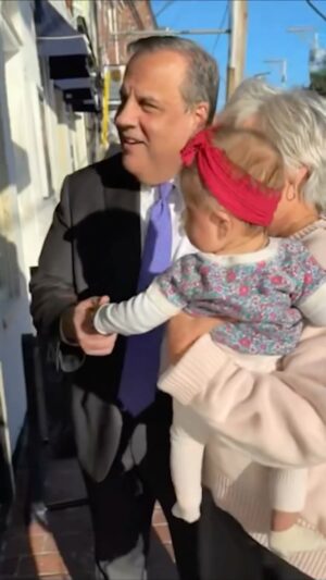 Chris Christie Instagram - I’ve said this time and time again but I am grateful to be an American-  it is a gift. It is also a gift and a privilege to be able to run for President. Through this process I continue to be grateful for the people of New Hampshire. 

It is clear they take their role in this election seriously and I will continue to show my commitment by doing the same. #FITN