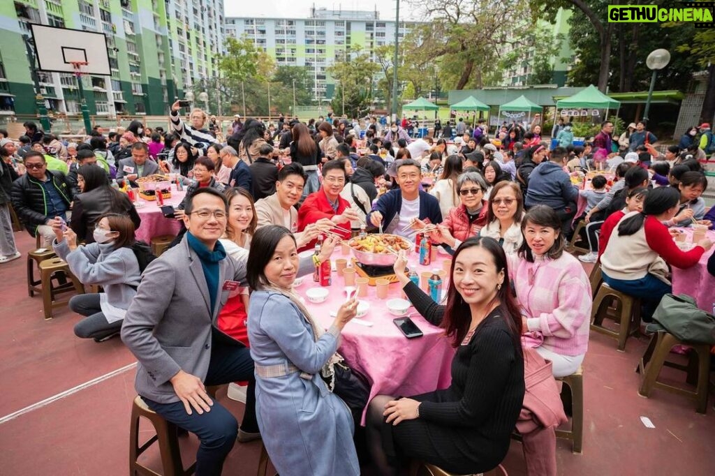 Chris Lai Instagram - 提早同大家過一個暖笠笠嘅新年 預祝各位街坊，身體健康 龍年行大運 #hongkongmarket #香港街市 #新春家有廚神廚神家有 @market.hk