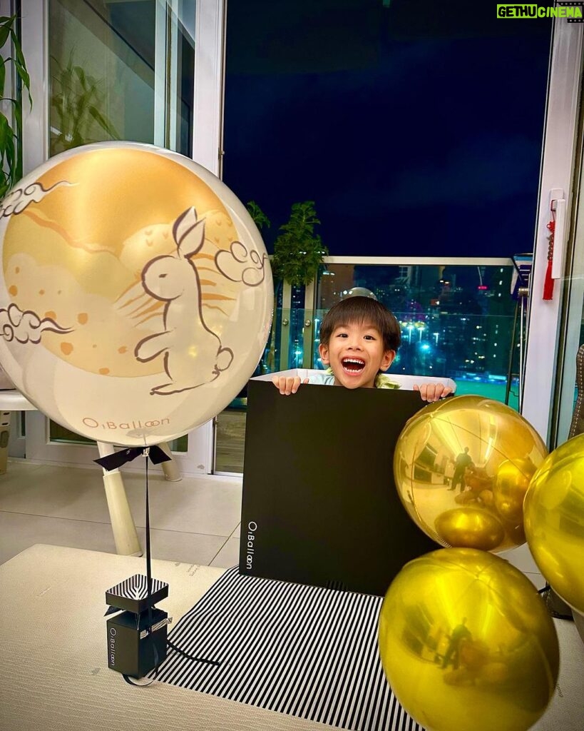 Chris Lai Instagram - 多謝每年都會送來很多的禮物 家中兩個小寶貝玩得很開心 @oballoon_hk #oballoon
