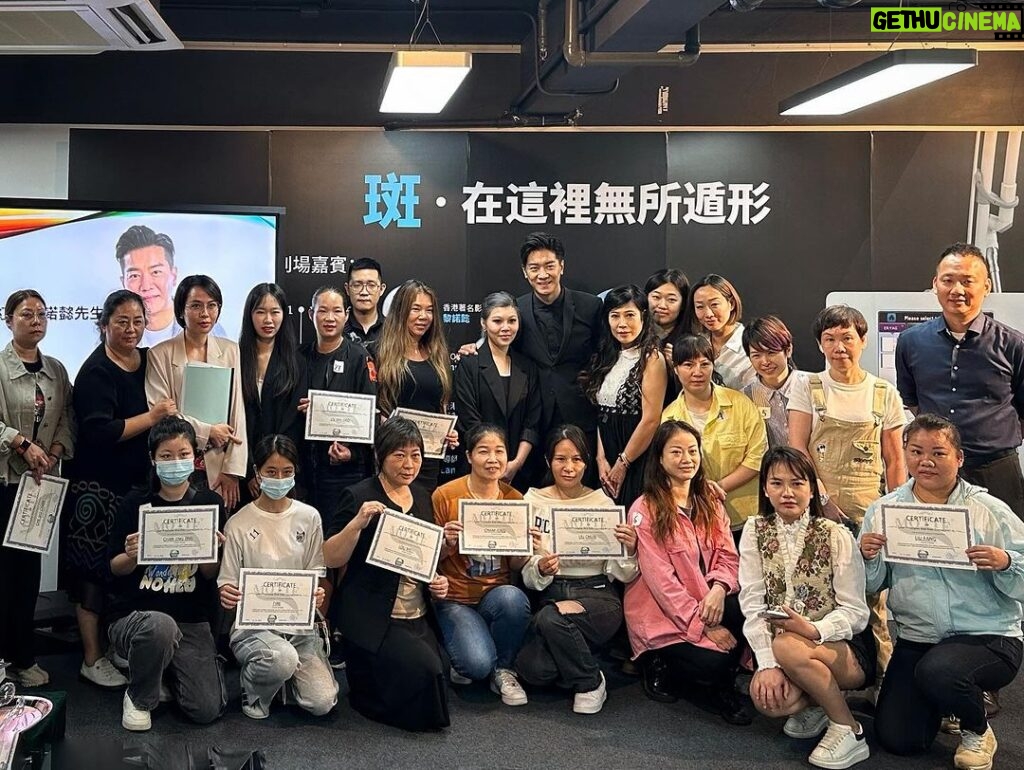 Chris Lai Instagram - 🗣️🗣️🗣️澳門之行🗣️🗣️🗣️🗣️ 婥絲香港美容儀器有限公司，今次首度喺澳門舉行一連五日，作為代言人嘅我必定會出席啦。 今次活動除咗有學術性嘅講座之外，又有證書頒發，又有醫生隨行教授大家各項美容技術上嘅專業知識 大會仲設有合照區，星級導師Nicole 為大家即場導航儀器體驗，仲有茶點。節目非常豐富。 有興趣留言話我知。以方便安排座位。 日期：2023年10月31日 至 11月3日 地點：澳門美副將大馬路48號萬基工業大廈6樓 *費用全免* #motif #醫美 #美容 #光學 #代言 #發佈會 #激光 #膠原 #美容儀器 #香港