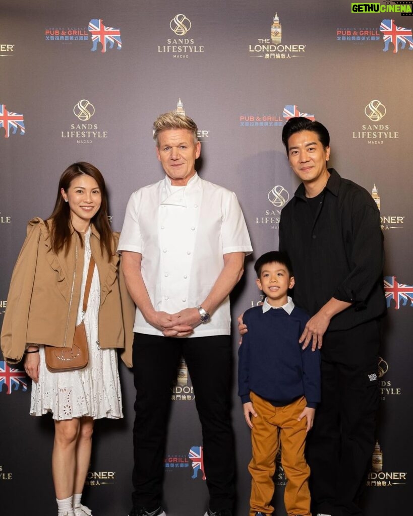 Chris Lai Instagram - 多謝 澳門倫敦人邀請 @the_londoner_macao 令峰峰可以近距離見到他的偶像 Gordon Ramsay @gordongram 峰峰開心了一整晚 #LondonerMacao #SandsDining #澳門倫敦人 #金沙廚藝 #GordonRamsay