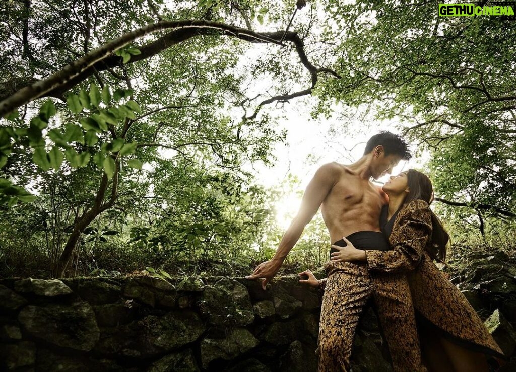 Chris Lai Instagram - 九年前今日喺我人生一個好大改變 多謝妳給我一個完美的家 給我一對非常可愛的寶貝 還記得當年想影一輯好特別的婚紗相 所以用咗《金木水火土》為主題 由於《火》太過性感，都係留給我們自用 但最後原來一張正經嘅結婚相都冇 多謝老婆 #20141111 #結婚周年