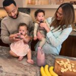 Chrissy Teigen Instagram – Time for a snack! We love the Haakaa Silicone Yummy Pouch which is perfect for taking homemade goodness out and about. We made a delicious banana snack for the babes!!! We can’t tell who loves it more–us or them! 🍌 @haakaanz @haakaausa #haakaapartner