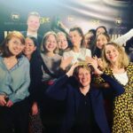 Christian Mikkelsen Instagram - Sent på ballen, men vi vant Humorprisen for Strømmeland i går! Sjukt stas 🎉🍾 På bildet er brorparten av den mega redaksjonen bak Årets Humorprogram™️, @martinbeyerolsen selges separat.