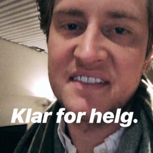 Christian Mikkelsen Instagram - De SISTE to episodene av Strømmeland er ute nå! Hvorfor ikke bruke søndagen på det før du sjekker hva slags sprell Ane Dahl Torp og Carew har rota seg inn i denne uka? Tagg en kompis som har sunget i kor på NHH, eller driver et antikvariat som går tungt i underskudd.