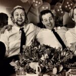 Christian Mikkelsen Instagram - Det er onsdag og det betyr en ny uke med Julelatter med BMI! 50% forberedt og 50% improvisert julemoro! Showet som VG kalte "en førjulstriumf" og som han kollegaen/fjerne slektningen din sa han syns var "overraskende gøy", til tross for at han "faen ikke tåler trynet på de gutta der". Det er 50 forestillinger til før jul, så vi tilpasser oss din kalender. Spilleplan finner du på latter.no 😊 På forhånd god jul 🎅🏽 Foto: @badassdex