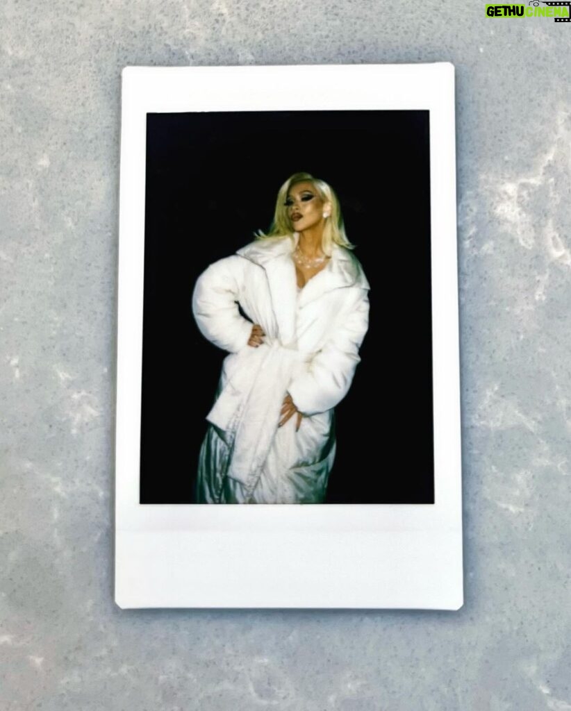 Christina Aguilera Instagram - Night 1 ☑️