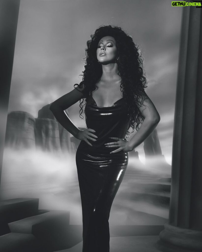 Christina Aguilera Instagram - On my favorite day of the year it's only right to turn back time and tribute the OG trailblazer @cher Cher's message through her music and style has left a permanent mark on the world and to this day, I still can't believe I had the opportunity to work with such a legend!!!! No one could ever fill the shoes of the great & powerful Cher. The love and respect I have for you is endless 🖤⚓