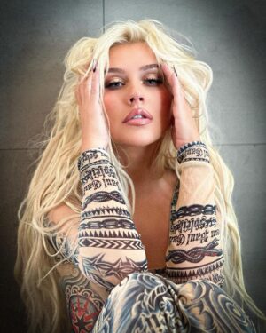 Christina Aguilera Thumbnail - 382.8K Likes - Most Liked Instagram Photos