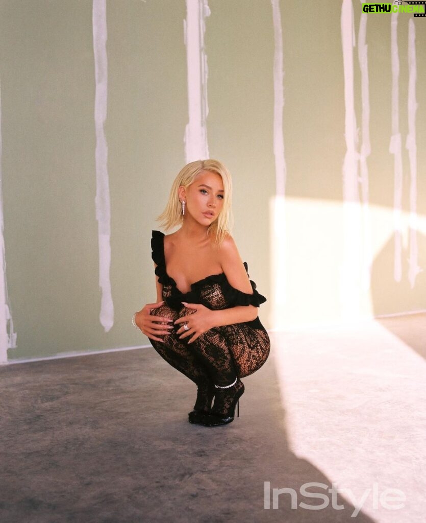 Christina Aguilera Instagram - Laced up 🖤💋