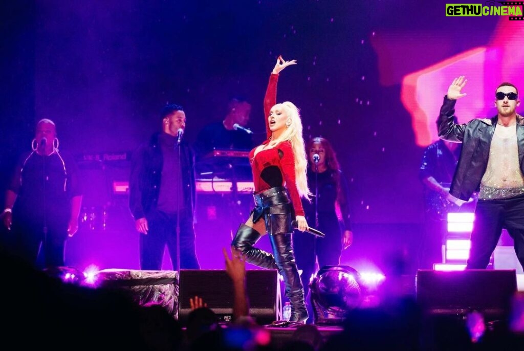 Christina Aguilera Instagram - THANK YOU for an unforgettable night down under 💙 Melbourne