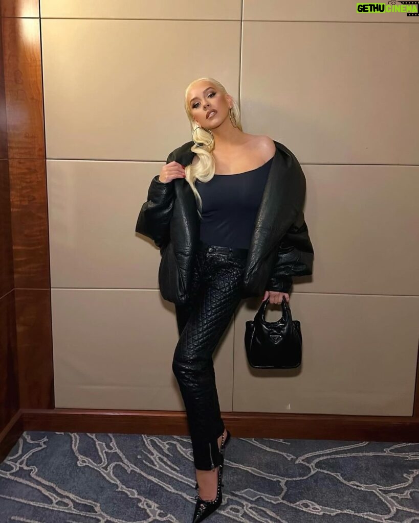 Christina Aguilera Instagram - A night down under 🖤