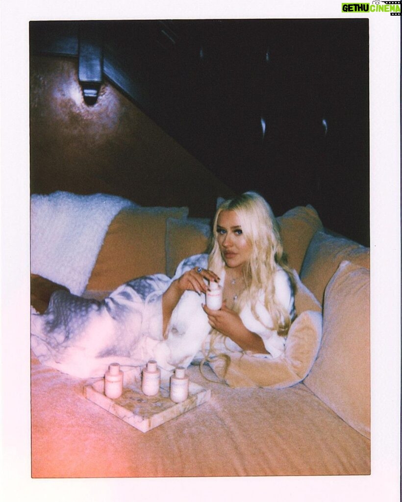 Christina Aguilera Instagram - 6/9 💕✨