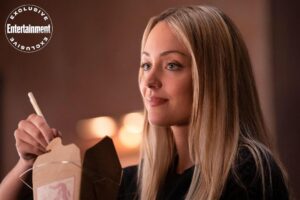 Christina Wolfe Instagram - Meet Julia Pennyworth in Episode #107 of Batwoman this Sunday 8/7c on The CW! Written by @carolinedries and @natalieabrams. Directed by @michaelallowitz 
#cwbatwoman @entertainmentweekly #dccomics #cw #michaelallowitz