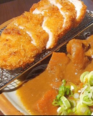 Christine Nguyen Instagram - From the tasty folks that bring you Niku X, XPot and Chubby Cattle... #ChubbyCurry open now in #BeverlyHills. The #ChickenKatsu was the standout on their menu for me. 😋

@calicultured @ligasigal @panneywei @shinthompson