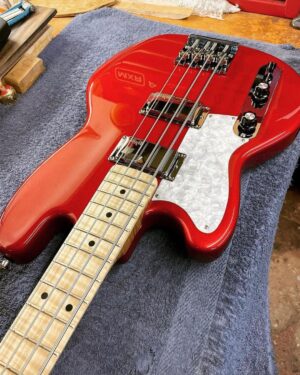 Christopher Mintz-Plasse Instagram - MY FIRST CUSTOM BASS BBS!! I have been playing right handed basses upside down for forever now, until I got linked up with the legend Viv over at @wilcockbasses - He made me a left handed body, with a right handed neck, E string on the bottom (as the lord intended) Now I’ll never stress about turning the volume knob down low during a live show. Cannot wait to rip this live with @colorvisionmusic and @benkweller !!! And the tone is warm n’ delicious. A dream bass

PS thanks to the other lègè @timlefev for the introoo