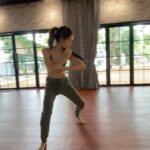 Cinta Laura Kiehl Instagram – ✨ Something New: Day 1 ✨

Aku tipe orang yang selalu suka belajar dan mendalami suatu skill jauh sebelum ada kebutuhan untuk melakukannya. Aku dulu emang sempat belajar Muay Thai hampir 2 tahun, tapi ternyata skill bela diri untuk kebutuhan camera agak berbeda. 

Selama beberapa hari kedepan, aku akan share sama kalian progress latihan menyenangkan ini. Untuk sekarang ini semua for fun aja, tapi siapa tahu bisa dipake suatu hari untuk kebetuhan kerjaan. 

It’s always better to practice well in advance than wait to the last minute! 

Choreo by @reza.hilman 🔥 Jakarta, Indonesia