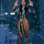 Cláudia Alende Instagram - why is it snowing in the bathroom