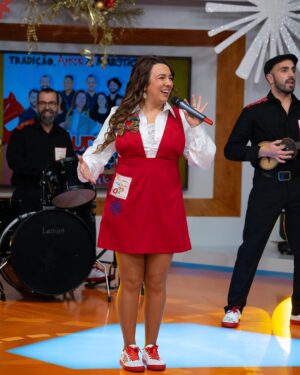 Cláudia Martins Instagram - Claudia Martins & Minhotos Marotos vieram ao programa apresentar os objetivos e os concertos previstos para 2024 👏🏼 📸 @mbritesphotos