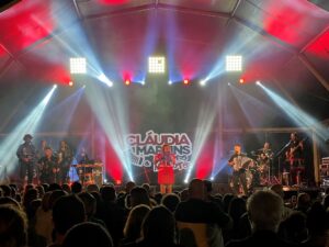 Cláudia Martins Instagram - Alegria e amor para uma semana que agora começa! 
Que planos têm para mais uma semana?
Sejam felizes

(fotografias Luís Carlos Unisom)

#CláudiaMartins #MinhotosMarotos #Portugal #Desgarrada #Agenda #MusicaPopular