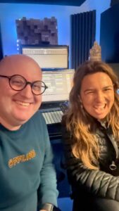 Cláudia Martins Instagram - Christmas songs are coming 🎄🔔 @padre.guilherme feat. @oficial.claudiamartins #natal #musicapopular #padreguilherme #claudiamartins #minhotosmarotos #dj #techno #electronicmusic #concertina #portugal #dance #reels Lisbon, Portugal