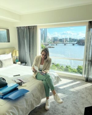 Clara de Sousa Instagram - A room with a view! Em Londres para acompanhar os 4 dias de celebração do Jubileu de Platina de Isabel II. 
#jubilee2022 #70years #platinumjubilee