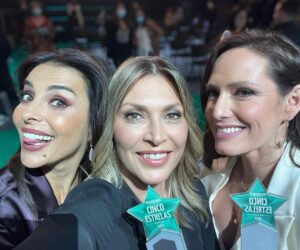 Clara de Sousa Instagram - Finalmente a reencontrar pessoas de quem tanto gosto e aqui cada uma a representar diferentes canais de TV. No dia da Mulher! E a receber os @premiocincoestrelas. Tão bom ❤️
Fim de tarde para receber o prémio, falar da vida, da guerra e dos desejos de paz e de deixar um pouco de boa disposição numa selfie, que também nos faz falta nestes dias tão angustiantes que vivemos. 
Com @catarinafurtadooficial e @fernanda_serrano_oficial 
#premiocincoestrelas #premiocincoestrelas2022